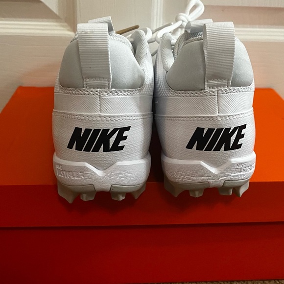 Nike Alpha Menace 4/men’s NWT and box White and Gray Football Cleats size 9.5 main image 4